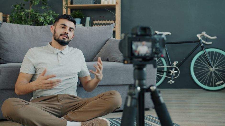 Strategi Membangun Personal Branding Melalui Media Sosial